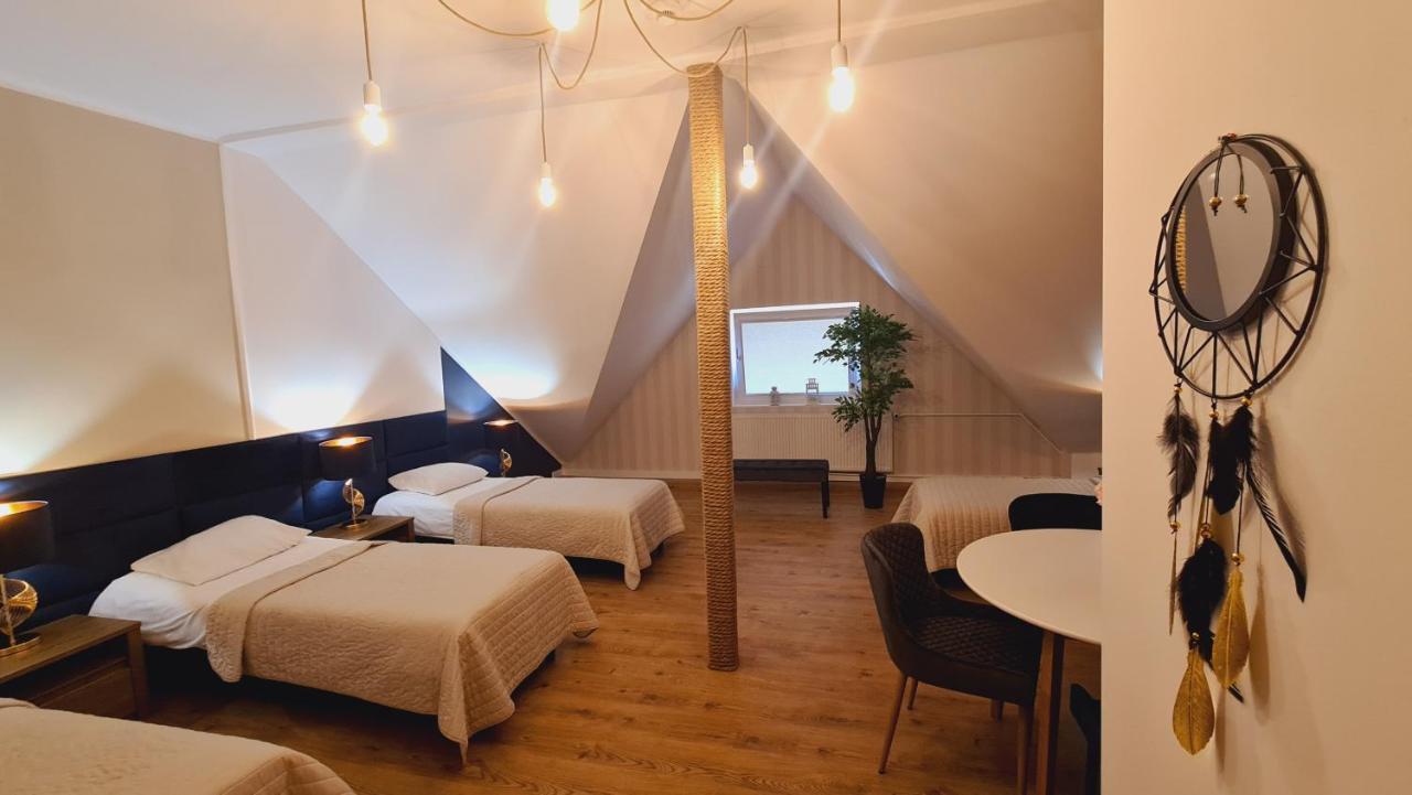 Hotel Kurpia Arte Nowogród Esterno foto
