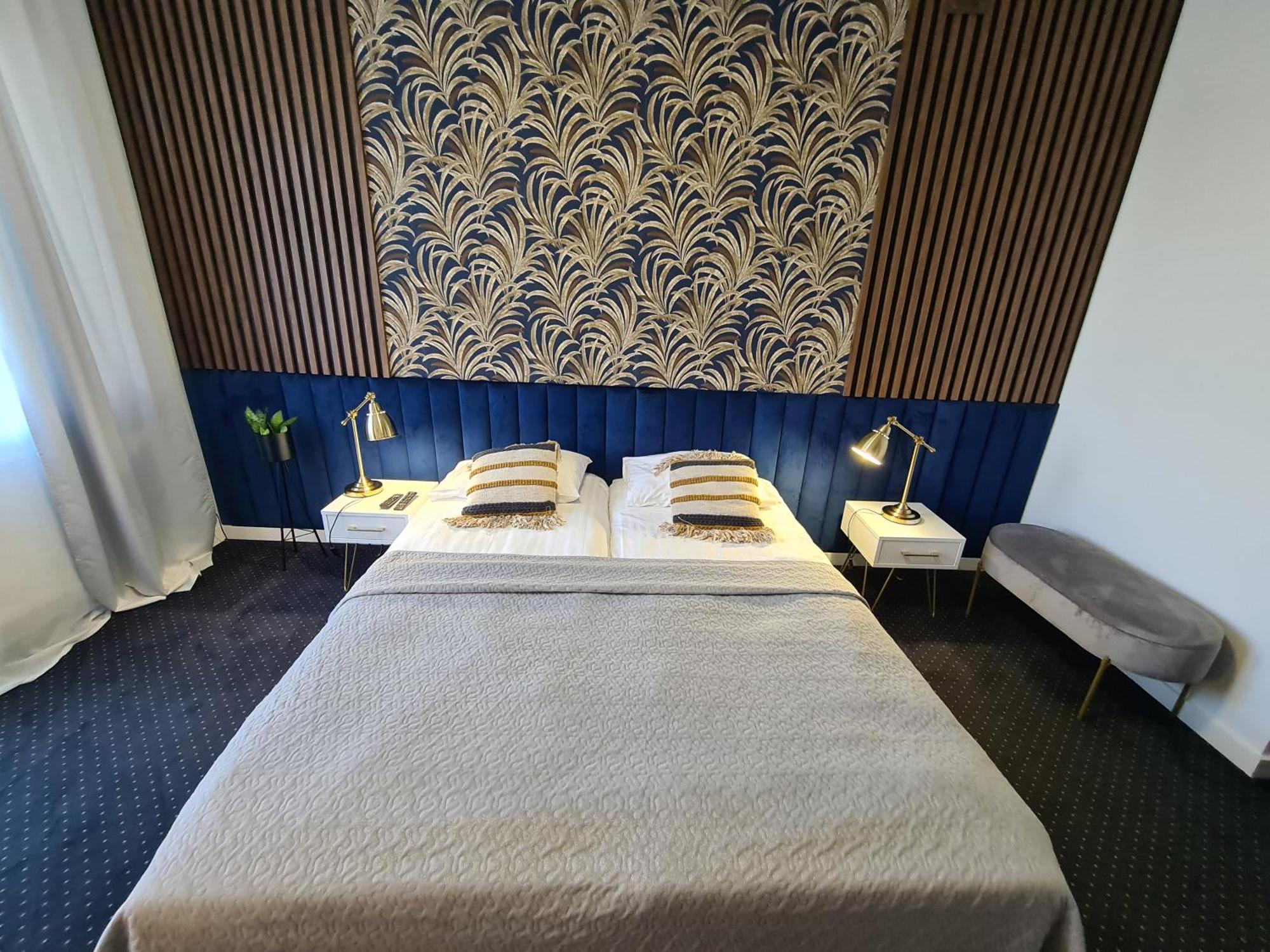 Hotel Kurpia Arte Nowogród Esterno foto