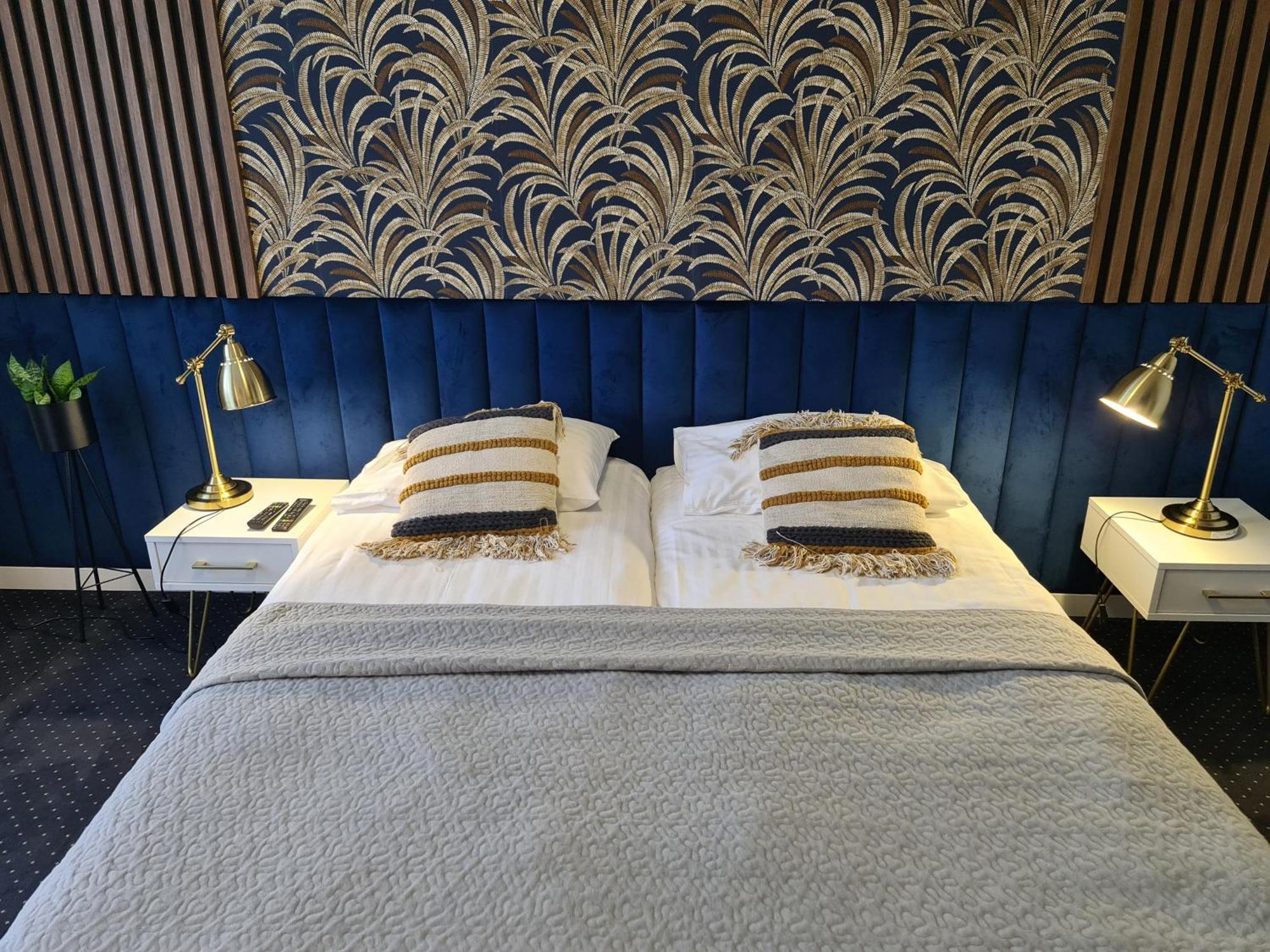 Hotel Kurpia Arte Nowogród Esterno foto